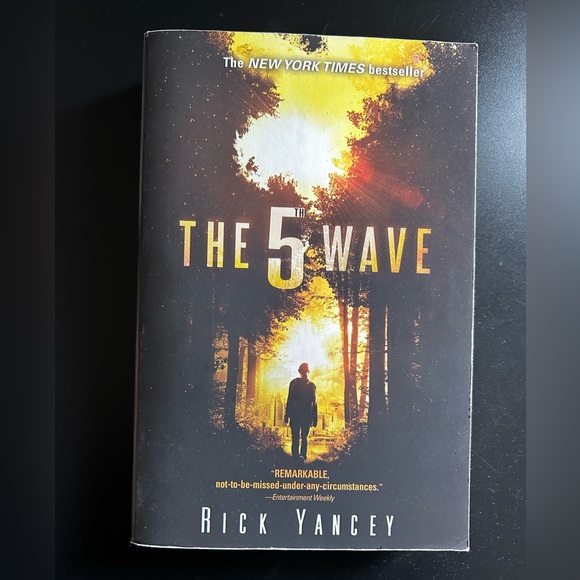 The 5th Wave by Rick Yancey - Picture 1 of 2